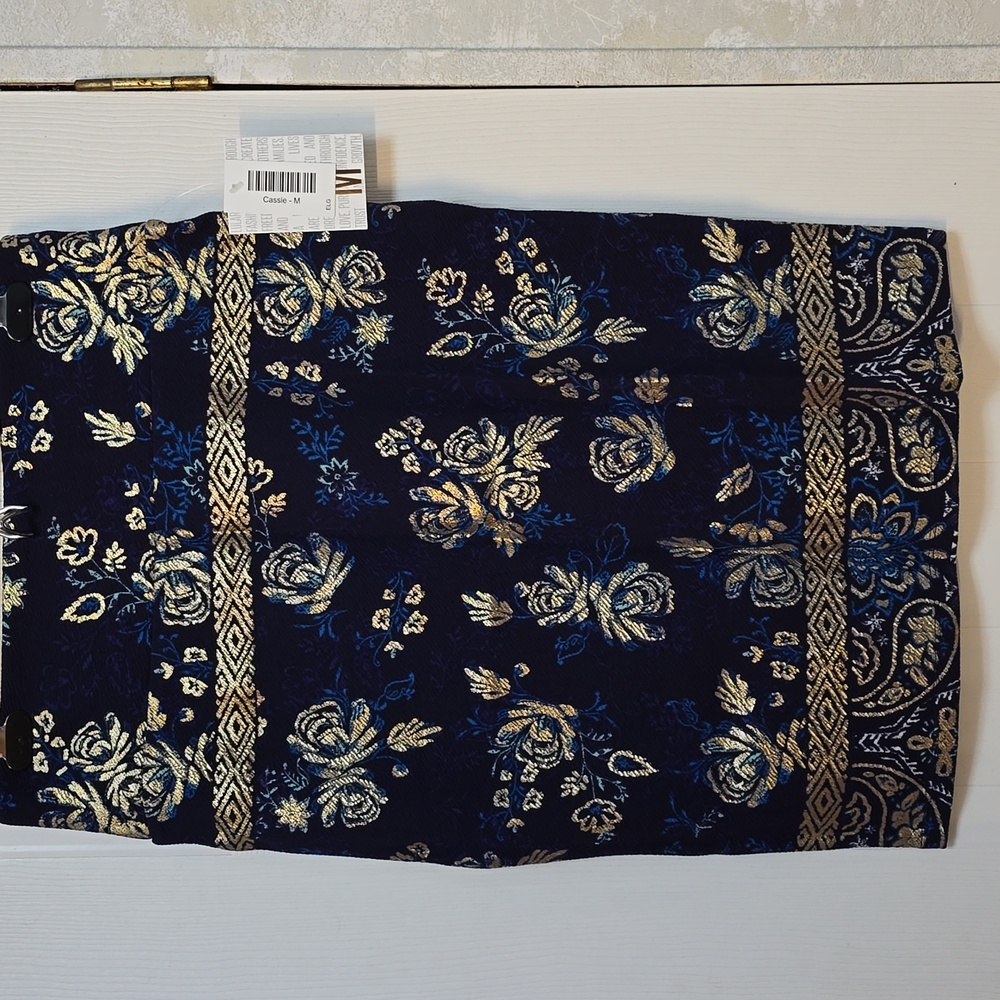 NWT Lularoe Elegant Floral Patterned Cassie Skirt with Gold and Blue Accents